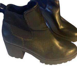 ALDO Chelsea Ankle Boots, Booties, Leather, Platform, Sz 9, chunky, matrix